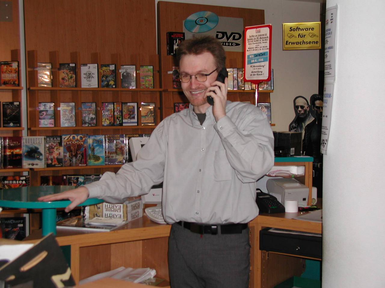 [02/02/2002] Self-Made: Bevor Jens Hartmann seinen Laden eröffnete, hatte er in einem Krankenhaus gearbeitet.